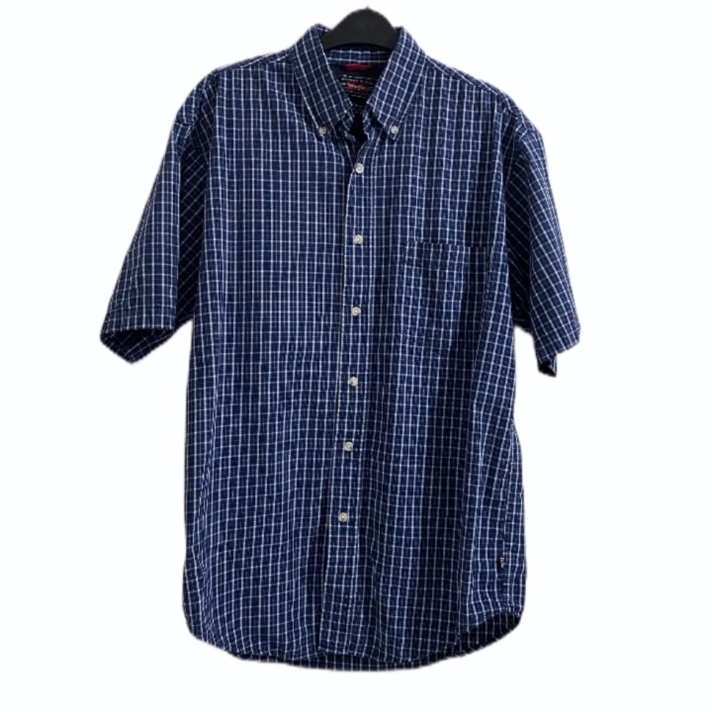 Wrangler Men’s Blue Checkered Button Down Shirt